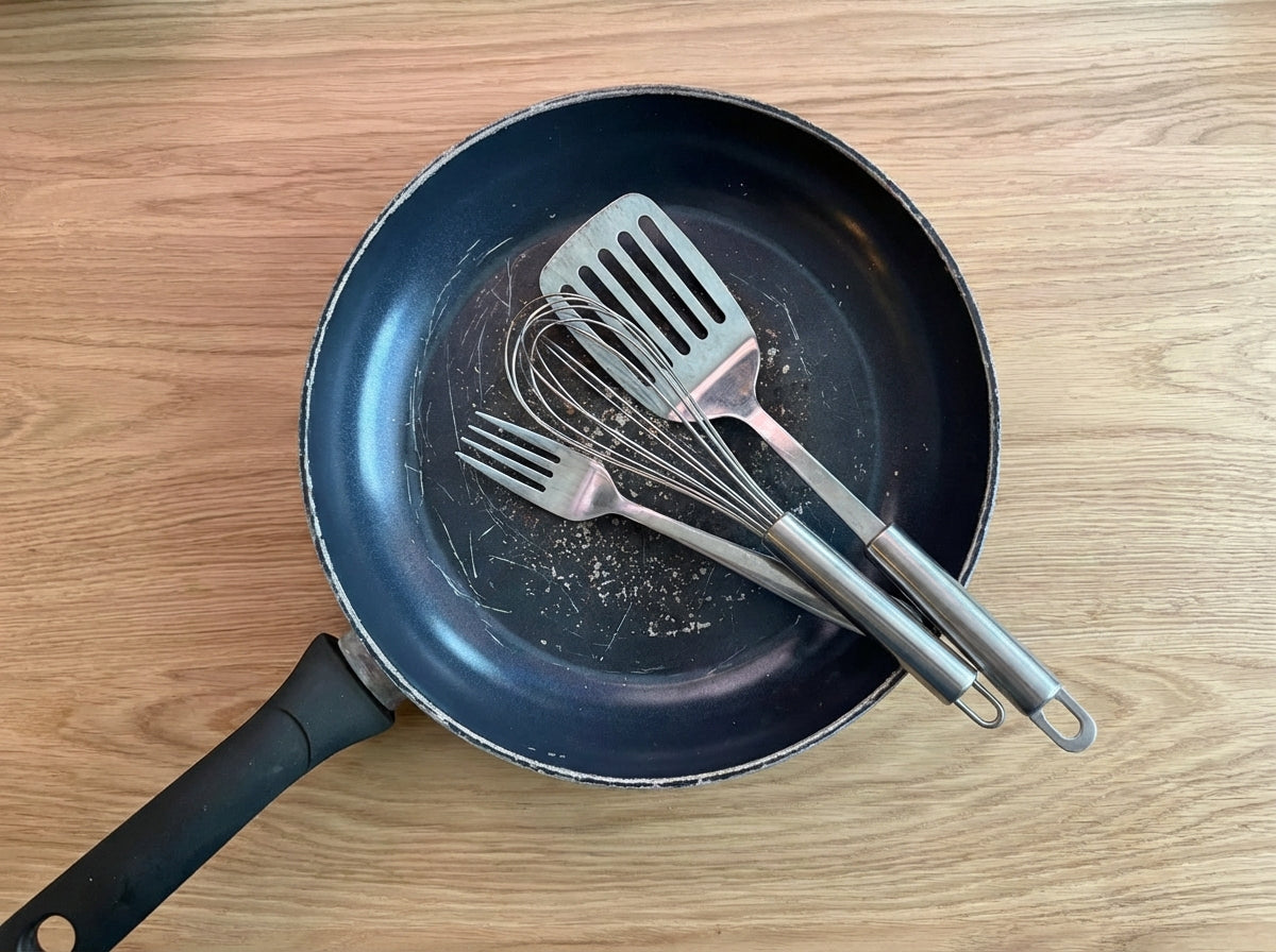 Poêle en titane et ustensiles